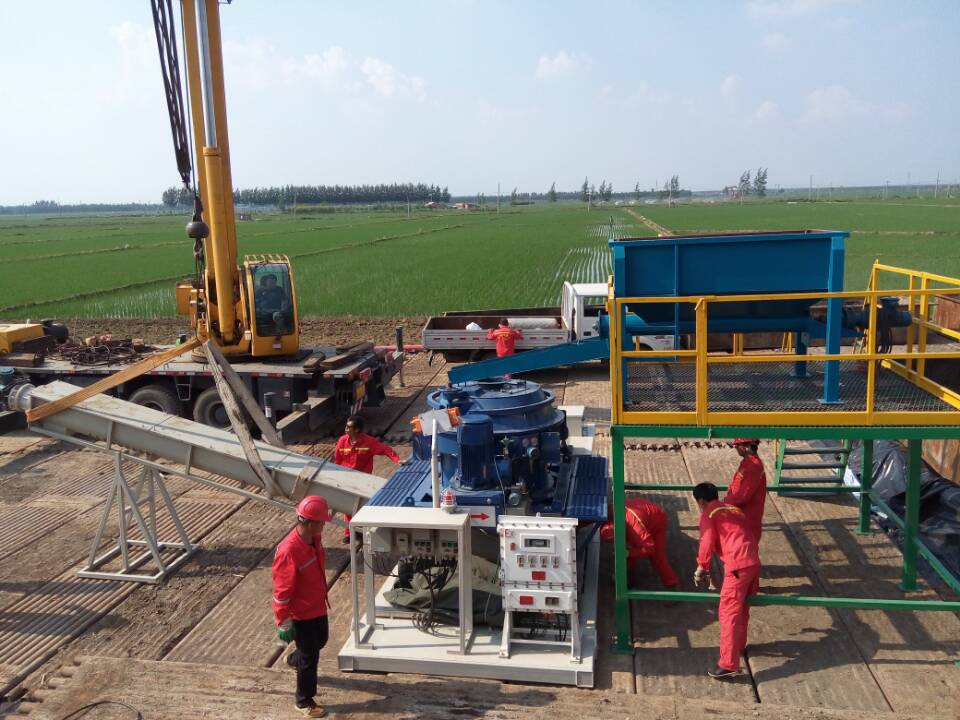 Vertical cuttings dryer working in Liaohe oilfield(图1)